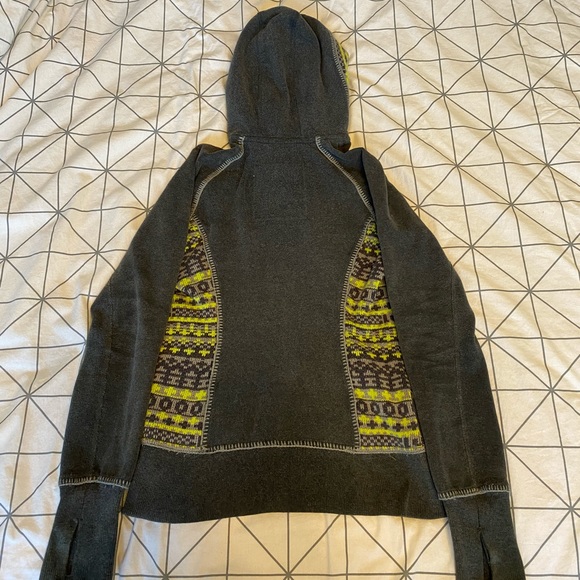 2011 Special Edition Lululemon Scuba Hoodie - Picture 2 of 6